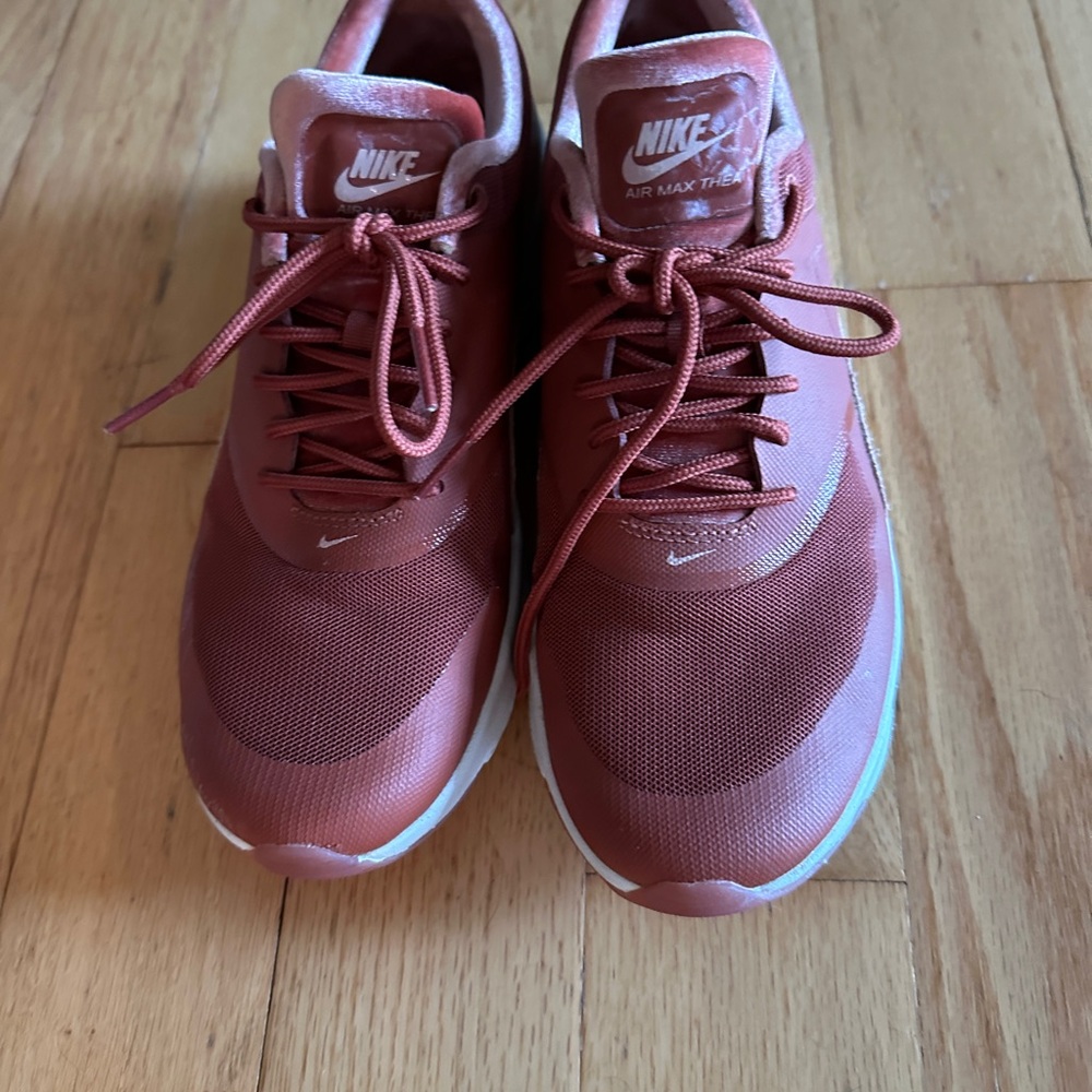 Nike Air Thea size women’s 9 never worn